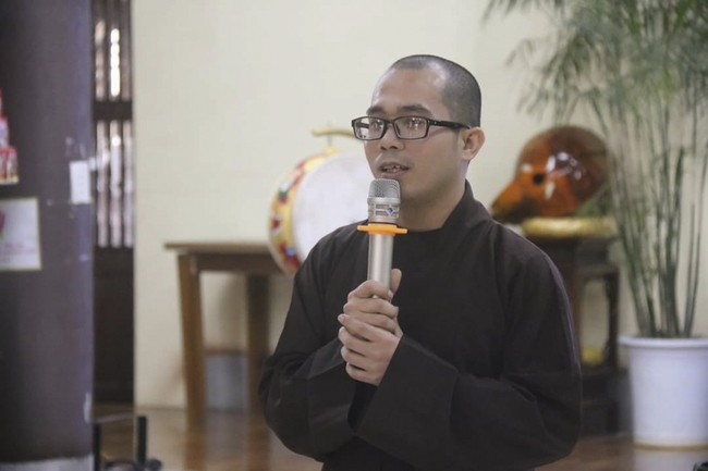 Learning many beneficial things at the pagoda on weekends.