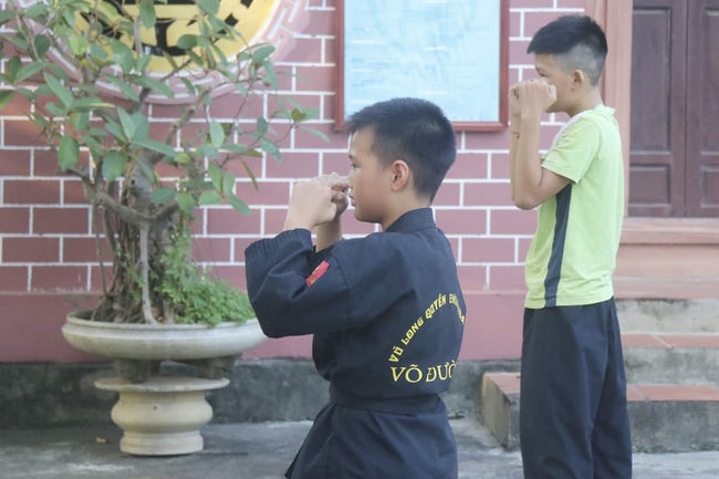 Learning many beneficial things at the pagoda on weekends.