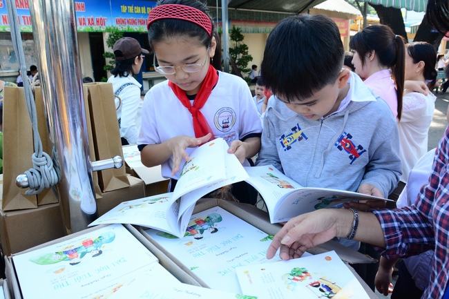 Donating books to Schools in HCMC