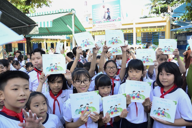 Donating books to Schools in HCMC