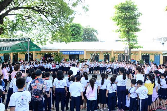Donating books to Schools in HCMC