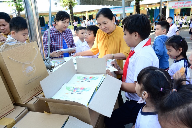 Donating books to Schools in HCMC