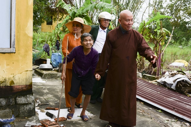 The 2nd trip of flood relief in the central area.
