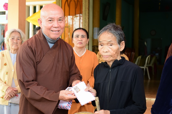 The 2nd trip of flood relief in the central area.