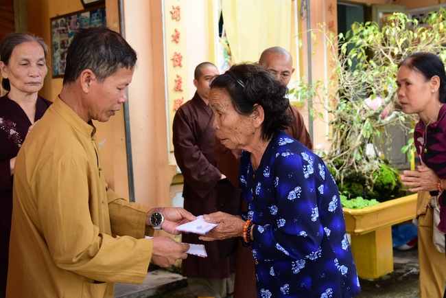 The 2nd trip of flood relief in the central area.