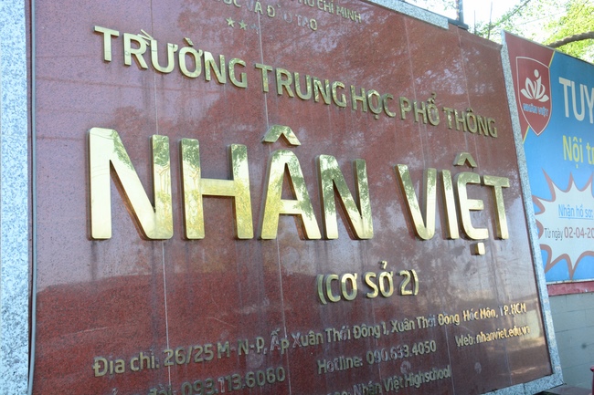 Tặng sách trường THPT Nhân Việt