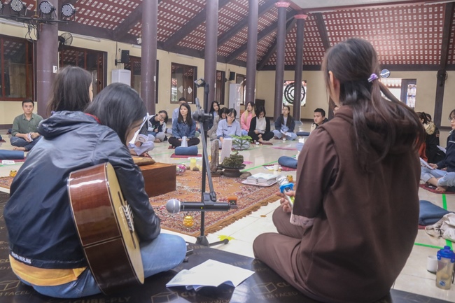 Khóa tu thiền trà “Về Để Lắng Nghe”, chùa Hòa Phúc