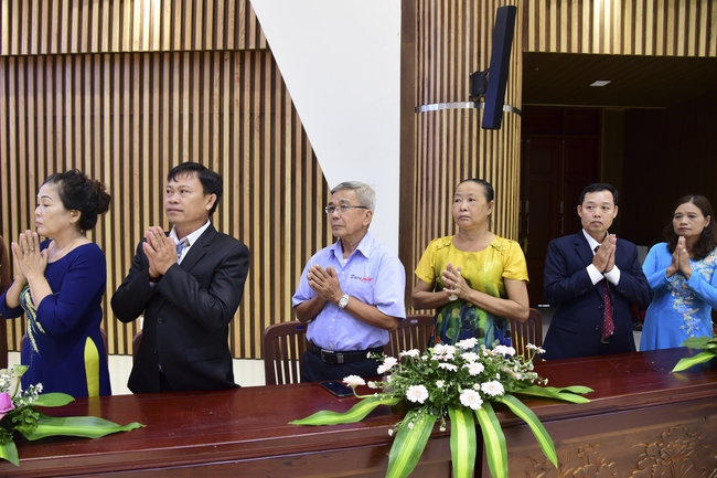 The Wedding Ceremony at the pagoda