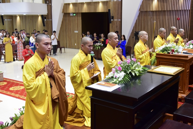 The Wedding Ceremony at the pagoda