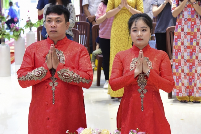 The Wedding Ceremony at the pagoda