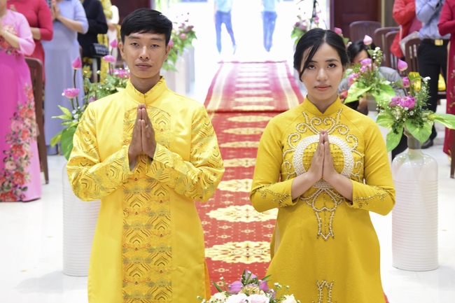 The Wedding Ceremony at the pagoda