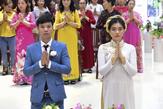 The Wedding Ceremony at the pagoda
