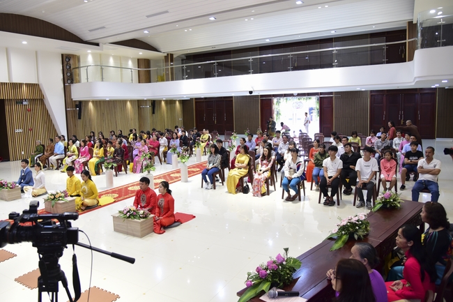 The Wedding Ceremony at the pagoda