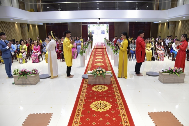 The Wedding Ceremony at the pagoda