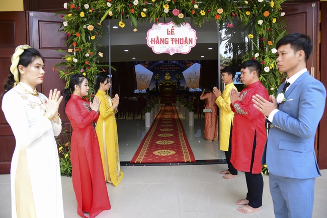 The Wedding Ceremony at the pagoda