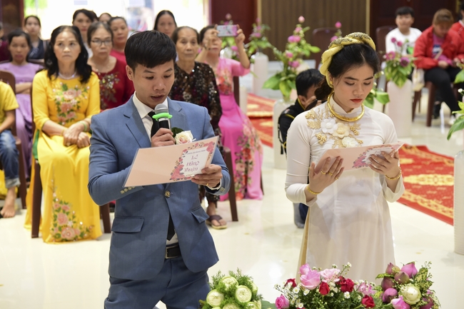 The Wedding Ceremony at the pagoda