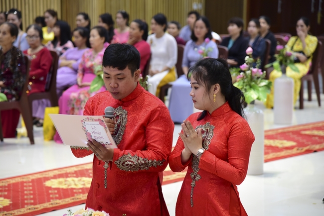The Wedding Ceremony at the pagoda