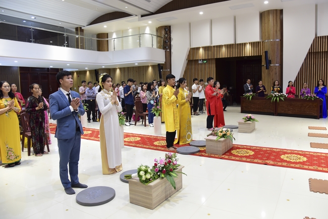 The Wedding Ceremony at the pagoda