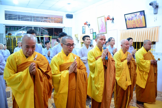 The rite offering for Monks in Can Tho City