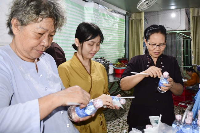 The rite offering for Monks in Can Tho City