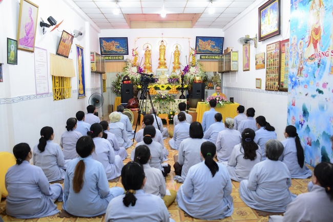 The rite offering for Monks in Can Tho City