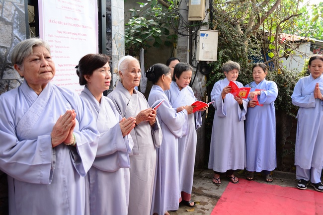 The rite offering for Monks in Can Tho City