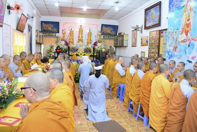 The rite offering for Monks in Can Tho City