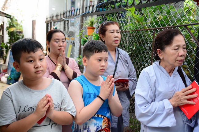 The rite offering for Monks in Can Tho City