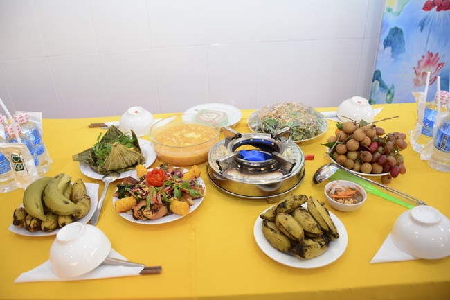 The rite offering for Monks in Can Tho City