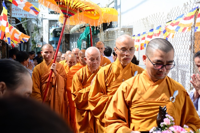 The rite offering for Monks in Can Tho City