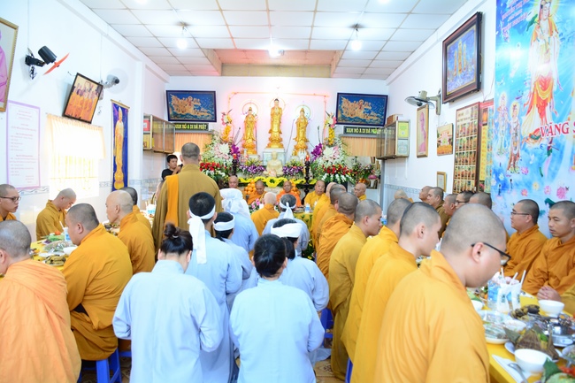 The rite offering for Monks in Can Tho City