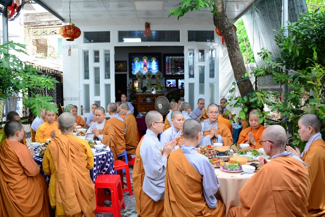 The rite offering for Monks in Can Tho City