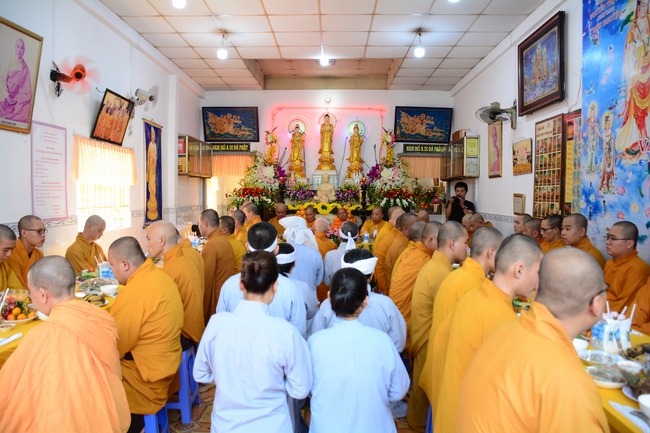 The rite offering for Monks in Can Tho City