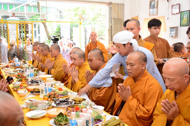 The rite offering for Monks in Can Tho City