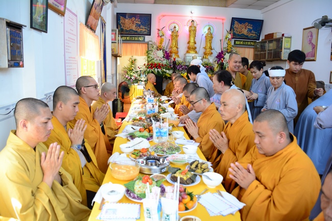 The rite offering for Monks in Can Tho City