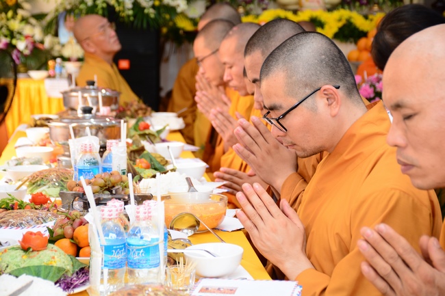 The rite offering for Monks in Can Tho City