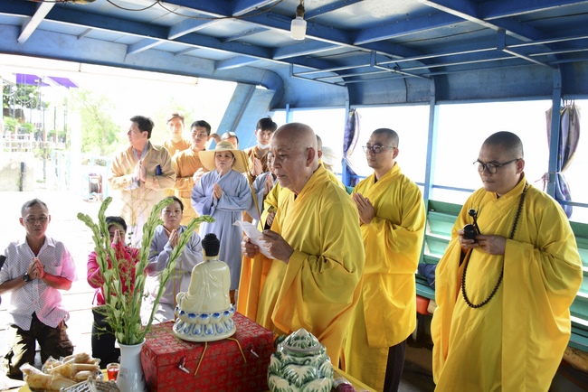 The rite offering for Monks in Can Tho City