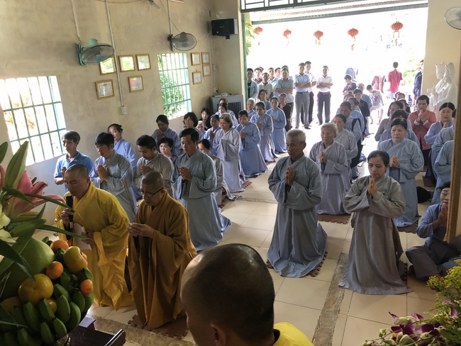 The rite of setting up the signboard of Dang Phap pagoda