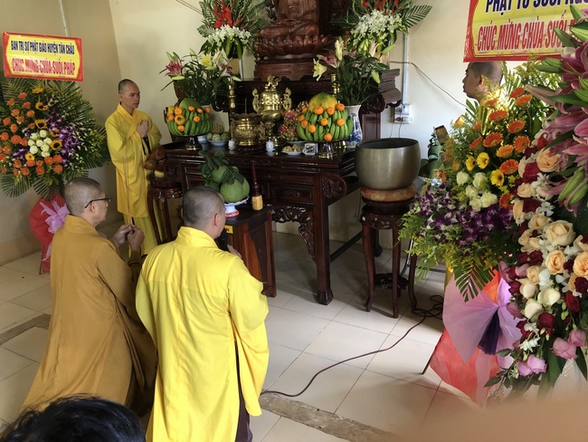 The rite of setting up the signboard of Dang Phap pagoda