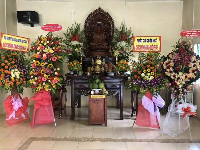 The rite of setting up the signboard of Dang Phap pagoda