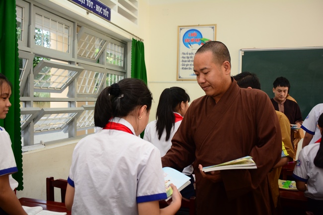 The program donating Book in Tien Giang