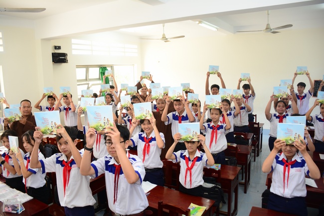 The program donating Book in Tien Giang