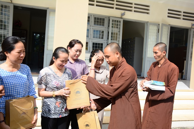 The program donating Book in Tien Giang