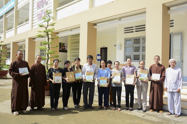 The program donating Book in Tien Giang