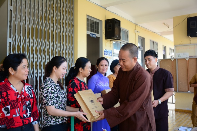 The program donating Book in Tien Giang