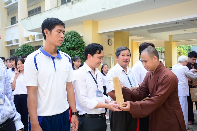 The program donating Book in Tien Giang