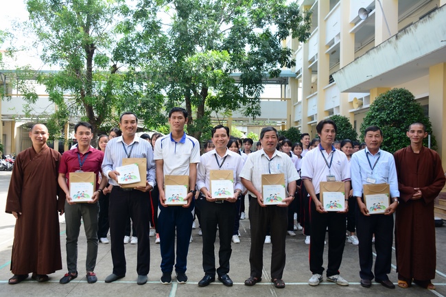 The program donating Book in Tien Giang