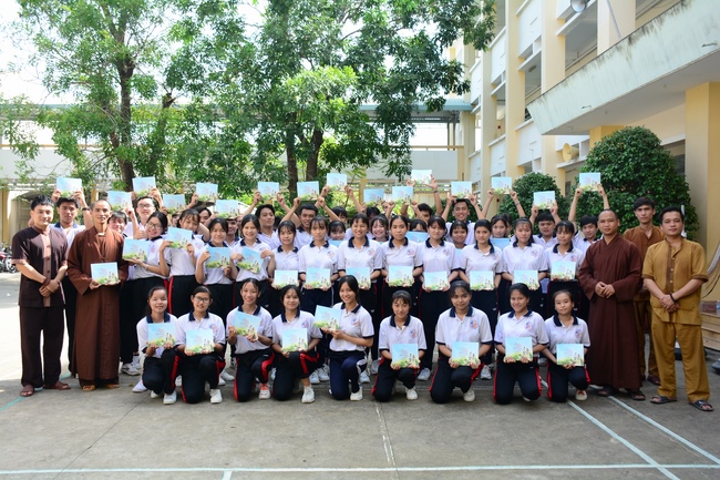 The program donating Book in Tien Giang