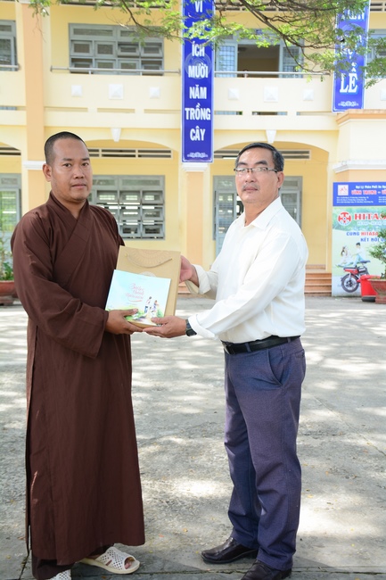 The program donating Book in Tien Giang