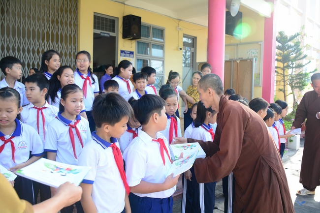 The program donating Book in Tien Giang